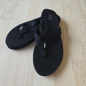 Teva Mush Flip Flops Size 9